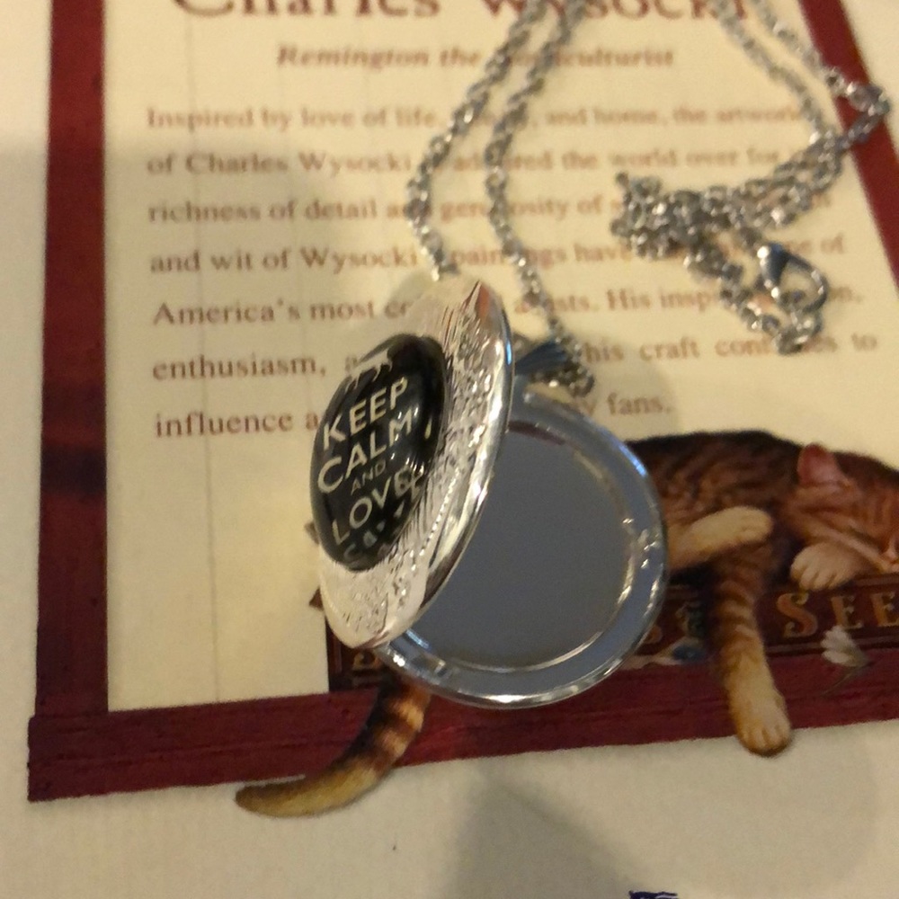 Locket Necklace - Picture 4 of 4